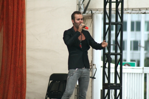 Will Blunderfield: Singer, songwriter, yoga rockstar